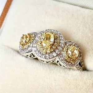 Elegant VS-1 Fancy Yellow Diamond and 14K White Gold Women's Ring